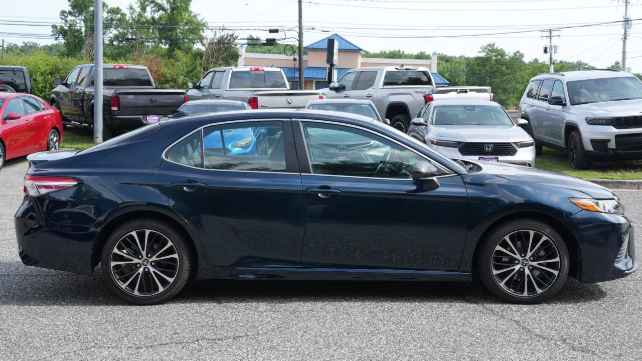 Used 2020 Toyota Camry SE FWD image 4