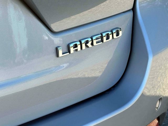 Used 2022 Jeep Grand Cherokee Laredo w/ Luxury Tech Group I AWD/4WD image 9