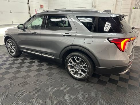 Used 2025 Ford Explorer Platinum w/ Ultimate Package AWD/4WD image 7