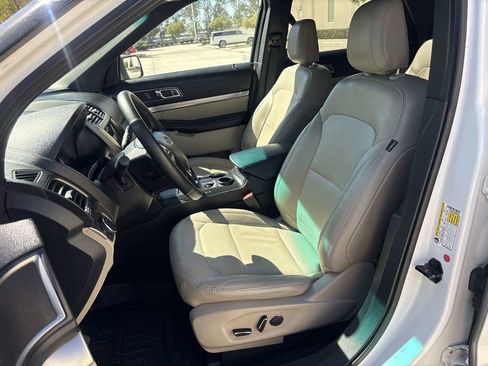 Used 2018 Ford Explorer XLT w/ Equipment Group 202A image 24