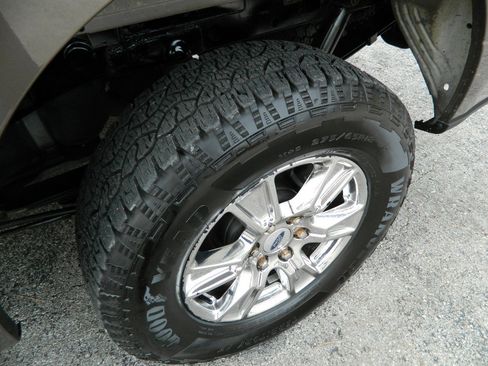 Used 2015 Ford F150 XLT w/ Equipment Group 301A Mid image 10