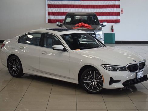 Used 2019 BMW 330i Sedan w/ Driving Assistance Package RWD image 3