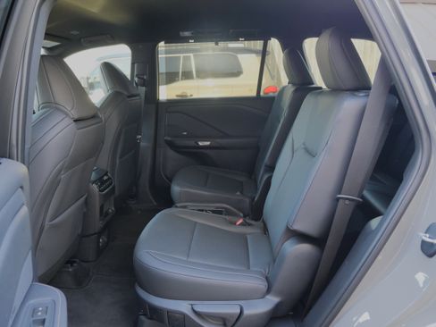 Used 2025 Lexus TX 500h AWD image 11