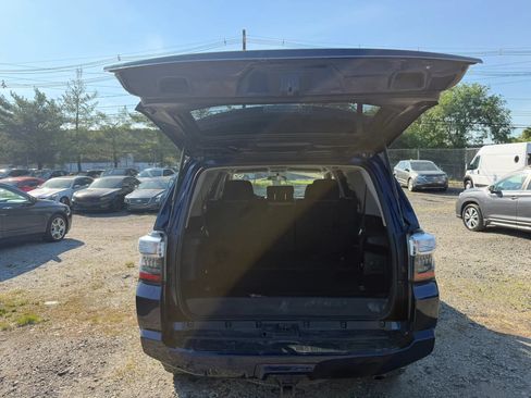Used 2018 Toyota 4Runner SR5 AWD/4WD image 30