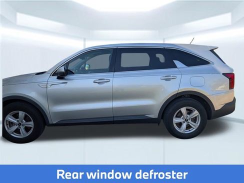 Used 2022 Kia Sorento LX FWD image 2