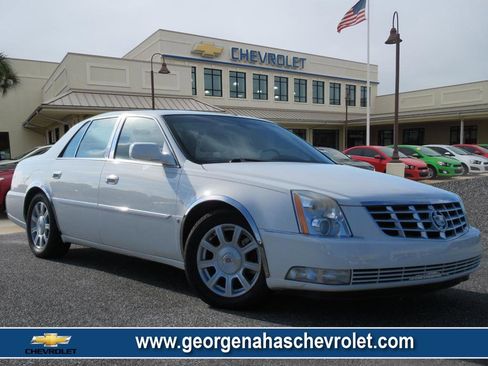 Used 2009 Cadillac DTS image 1