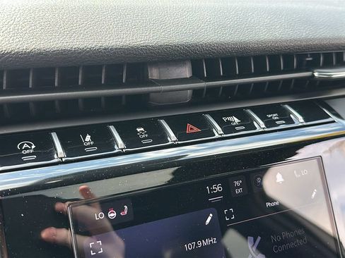 Used 2025 Jeep Grand Cherokee Altitude AWD/4WD image 19