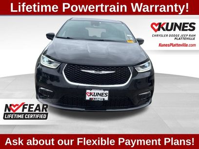 Used 2025 Chrysler Pacifica Select