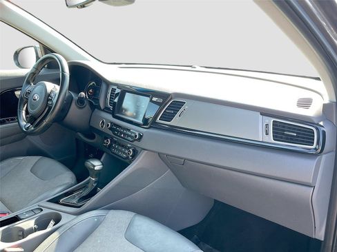 Used 2018 Kia Niro EX FWD image 28