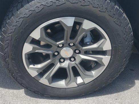 Used 2025 Chevrolet Silverado 1500 High Country w/ Technology Package image 4