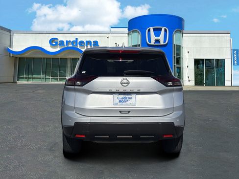 Used 2025 Nissan Rogue SV FWD image 5
