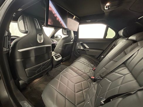 Used 2023 BMW 760i xDrive image 34