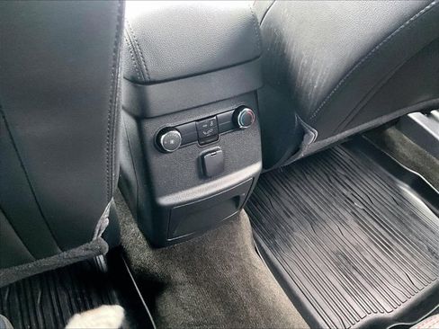 Used 2018 Ford Explorer XLT w/ Equipment Group 202A image 22