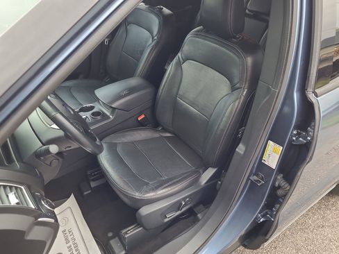 Used 2018 Ford Explorer Limited w/ Equipment Group 301A image 9