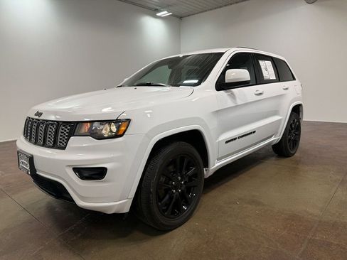 Used 2022 Jeep Grand Cherokee Altitude image 39