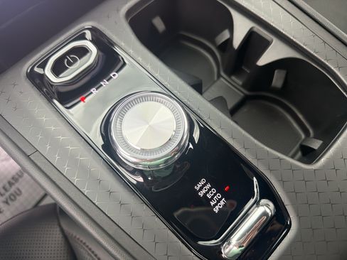 Used 2024 Jeep Wagoneer Launch Edition AWD/4WD image 22