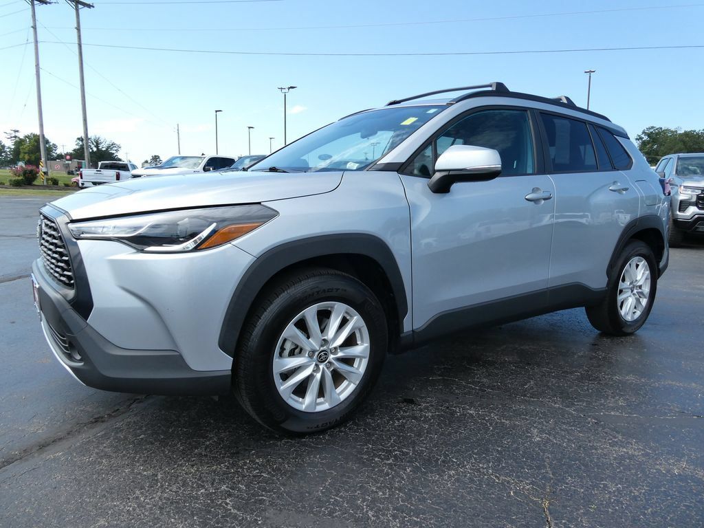Used 2022 Toyota Corolla Cross LE AWD/4WD image 8