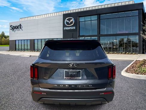 Used 2021 Kia Sorento LX FWD image 4
