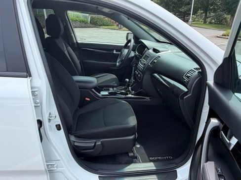 Used 2015 Kia Sorento LX AWD/4WD image 26