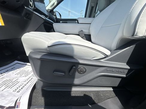 New 2026 Ford Expedition Platinum image 18