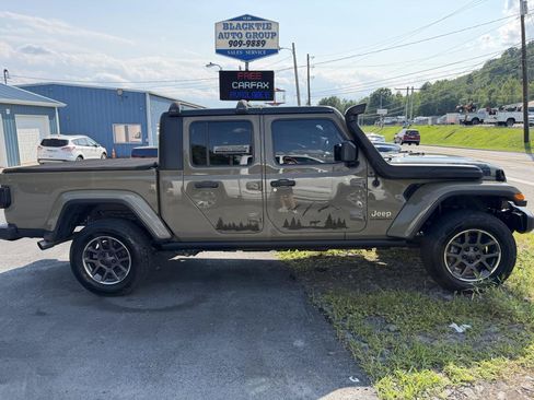 Used 2020 Jeep Gladiator Overland AWD/4WD image 4