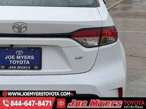 Used 2025 Toyota Corolla LE image 9