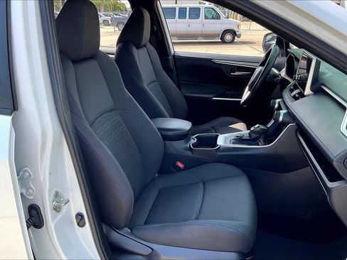 Used 2024 Toyota RAV4 SE image 8