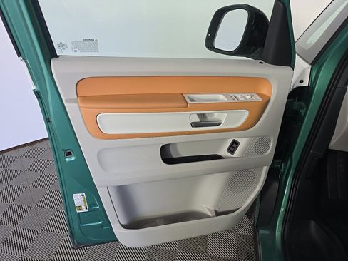 Used 2025 Volkswagen ID. Buzz Pro S Plus RWD image 14