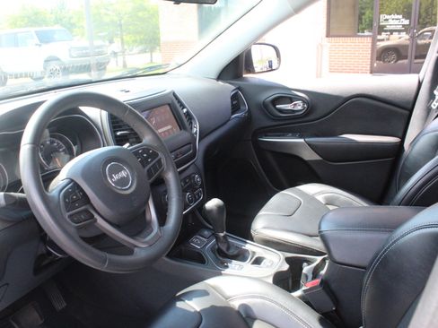 Used 2020 Jeep Cherokee Latitude Plus FWD image 13