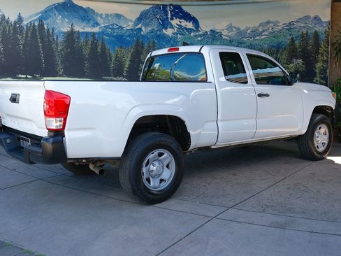 Used 2017 Toyota Tacoma SR RWD image 6