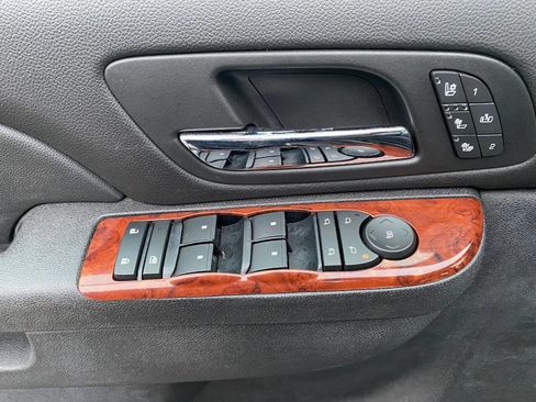 Used 2012 Chevrolet Avalanche LTZ image 12