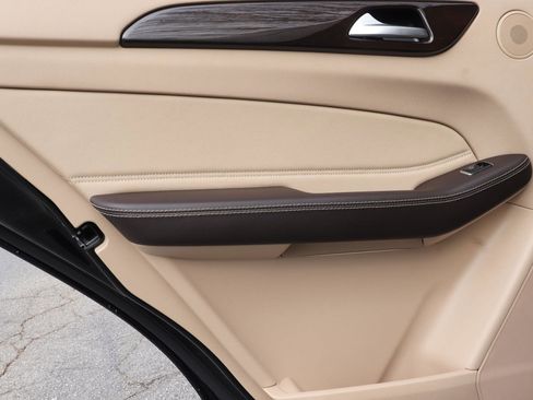 Used 2017 Mercedes-Benz GLE 350 image 6