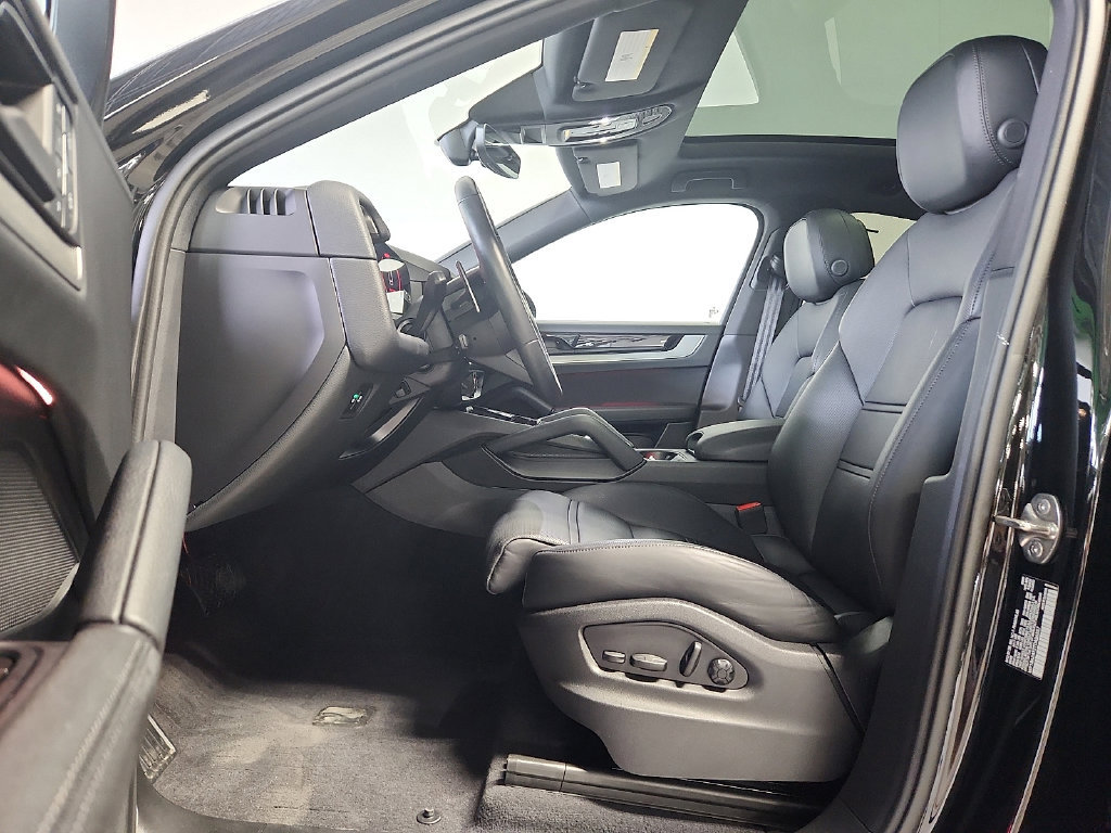 Certified 2026 Porsche Cayenne Coupe AWD/4WD image 5