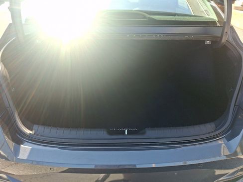 Certified 2023 Hyundai Elantra Limited image 31