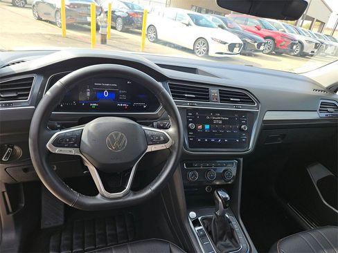 Used 2024 Volkswagen Tiguan SE image 15