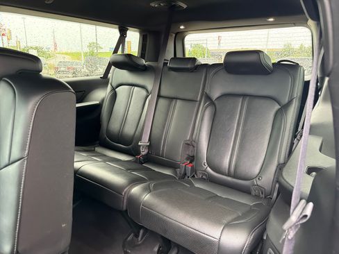 Used 2025 Jeep Wagoneer L Series II w/ 8-pass Seating Package AWD/4WD image 25