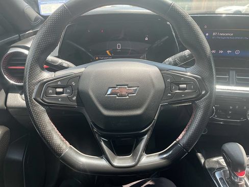 Used 2024 Chevrolet Trax RS w/ Sunroof Package FWD image 11