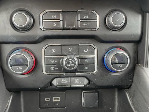 Used 2023 Chevrolet Suburban LS image 40