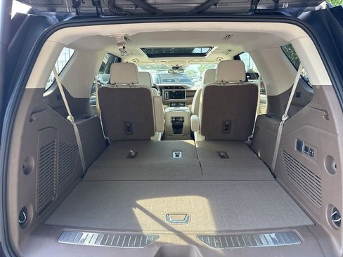 Used 2024 GMC Yukon Denali AWD/4WD image 16