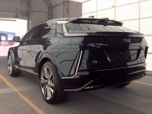 Certified 2025 Cadillac Lyriq Luxury w/ Nappa Leather Package AWD/4WD image 4