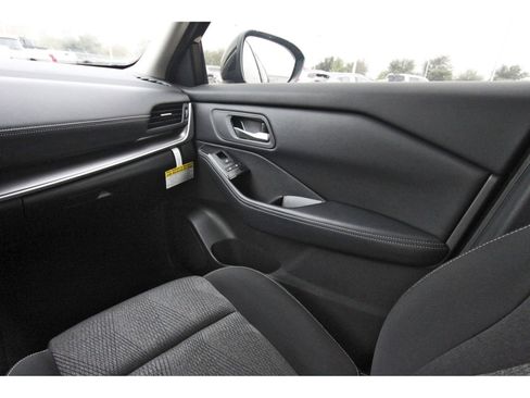 Certified 2025 Nissan Rogue SV image 13