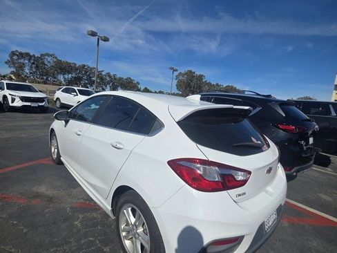 Used 2017 Chevrolet Cruze LT w/ Convenience Package image 4