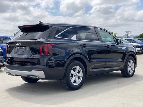 New 2026 Kia Sorento LX FWD image 2