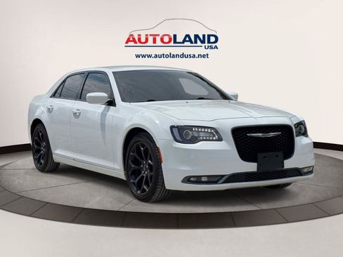 Used 2019 Chrysler 300 S RWD image 2