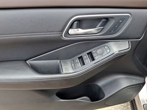 Used 2023 Nissan Rogue Platinum w/ Platinum Premium Package image 13