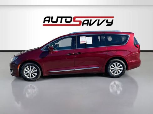 Used 2018 Chrysler Pacifica Touring-L Plus FWD image 4