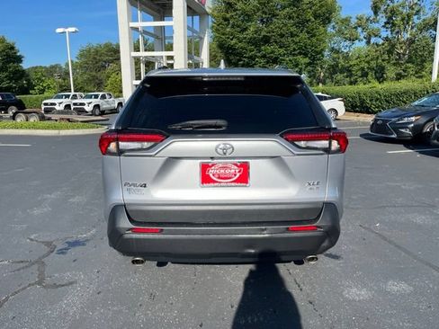 Used 2022 Toyota RAV4 XLE AWD/4WD image 8