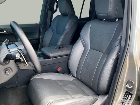 Used 2024 Lexus GX 550 w/ Cold Area Package AWD/4WD image 7