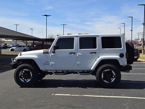 Used 2017 Jeep Wrangler Unlimited Sahara w/ Connectivity Group image 4