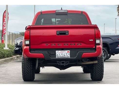 Used 2019 Toyota Tacoma TRD Sport w/ Technology Package AWD/4WD image 5